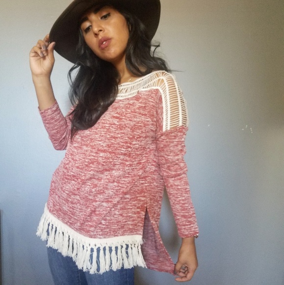 🏷CLEARANCE TASSLE BRICK RED MARLED TOP - Picture 2 of 8